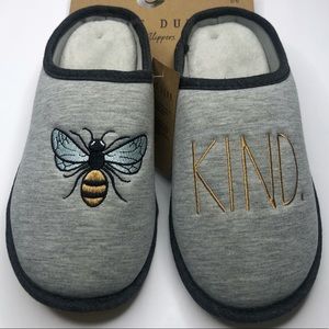 Rae Dunn. Bee Kind Plush Slippers Light grey w/ cream faux fur inner Size S 5-6